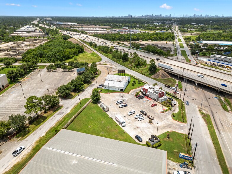 More Photos Of 6015 Ridgemont St, Houston Warehouse For Lease