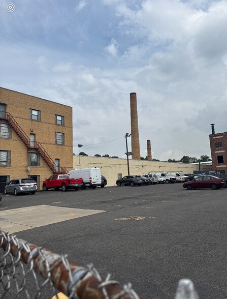 More Photos Of 70 Outwater Ln, Garfield Manufacturing For Lease