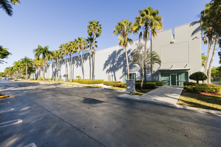 More Photos Of 1904 NW 97th Ave, Doral Unknown For Lease