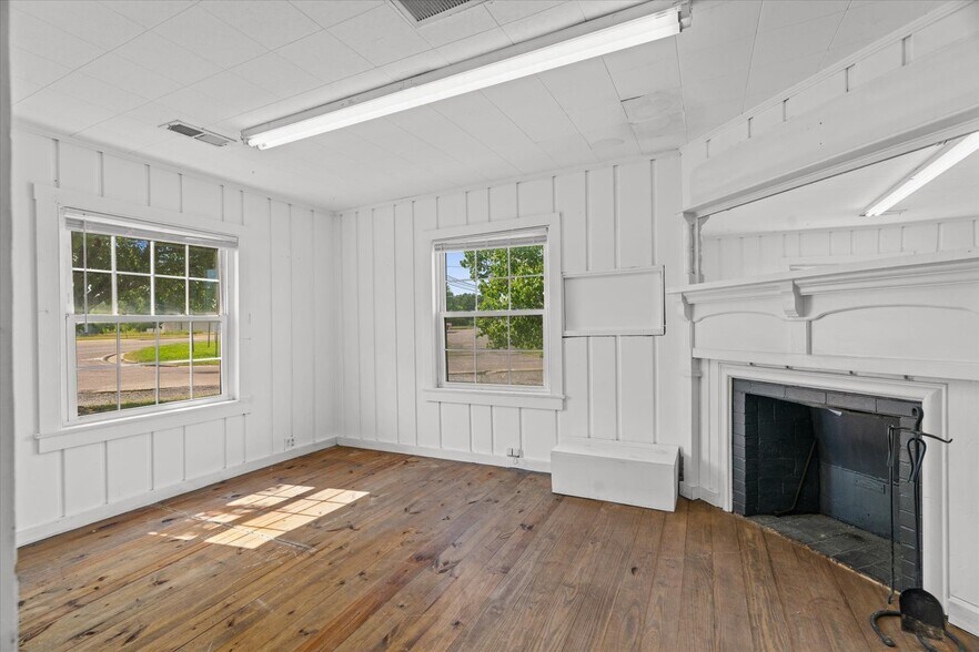 More Photos Of 806 N 3rd Ave, Chatsworth Office Residential For Sale