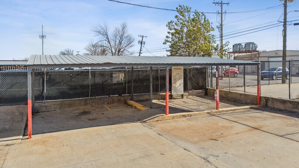 More Photos Of 8118 E 44th St, Tulsa Warehouse For Lease