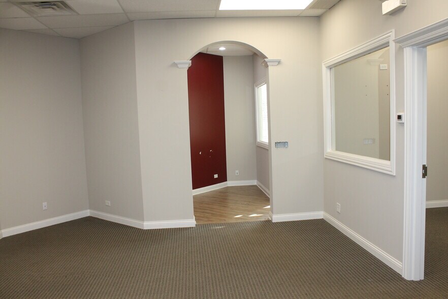 More Photos Of 415 E State St, Geneva General Retail For Lease