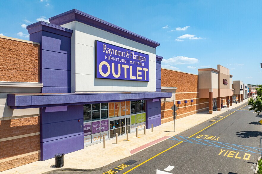 More Photos Of 2000 Clements Bridge Rd, Deptford Storefront For Lease