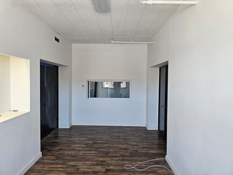 More Photos Of 805 E 139th St, Bronx Showroom For Lease