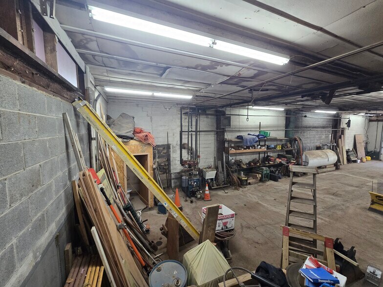 More Photos Of 209 Sprague Ave, Liberty Auto Repair For Sale