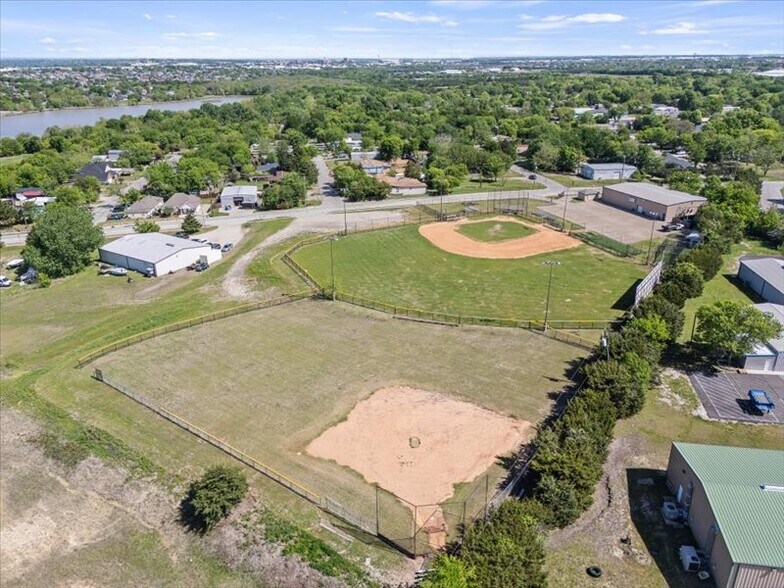 More Photos Of 505 County Line Rd, Rockwall Flex For Sale