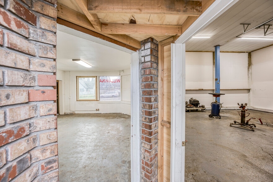 More Photos Of 452 SE Main St, Willamina Auto Repair For Sale