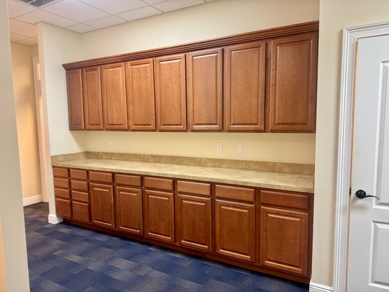 More Photos Of 2523-2525 Seven Springs Blvd, New Port Richey Medical For Lease