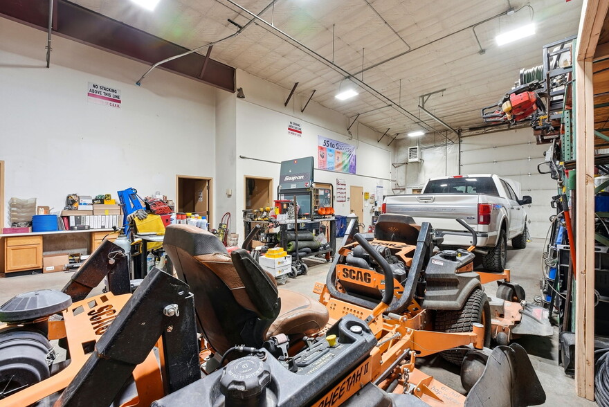 More Photos Of 1925 Aeroplaza Dr, Colorado Springs Warehouse For Lease