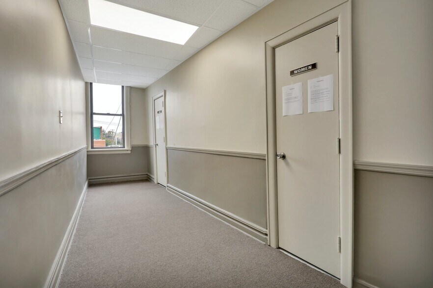 More Photos Of 375 Sunrise Hwy, Lynbrook Storefront Retail Office For Lease