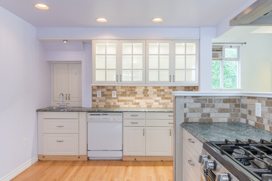 More Photos Of 131 King St E, Cobourg Multifamily For Sale