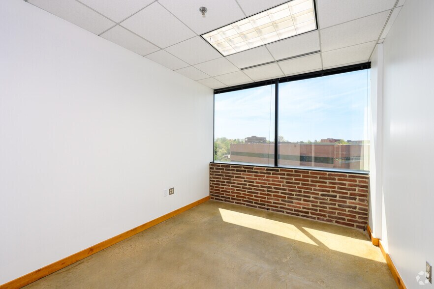 More Photos Of 5301 Shawnee Rd, Alexandria Office For Lease