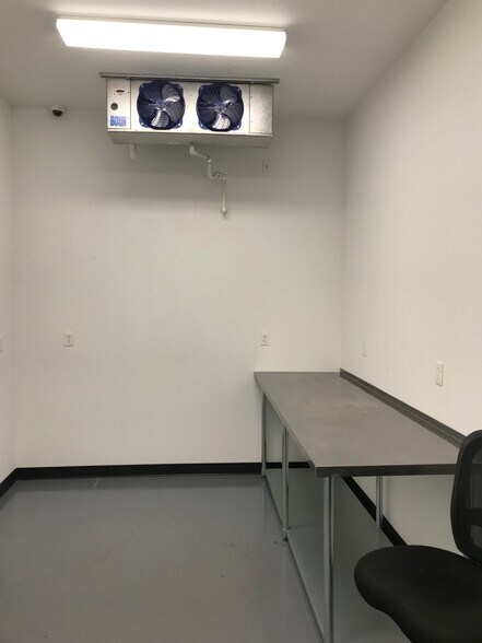 More Photos Of 3045 NW Campus Dr, Estacada Warehouse For Sale