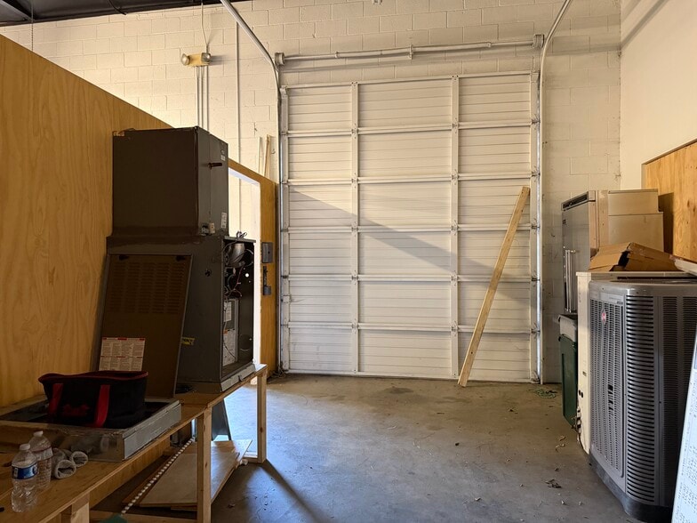 More Photos Of 7700-7704 Kester Ave, Van Nuys Warehouse For Lease