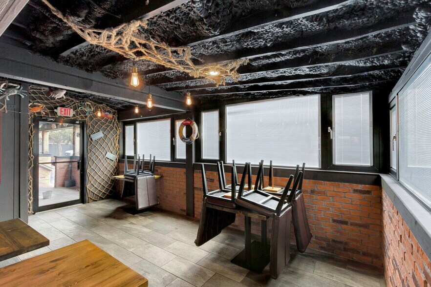 More Photos Of 2901 Tyrone Blvd, Saint Petersburg Restaurant For Sale