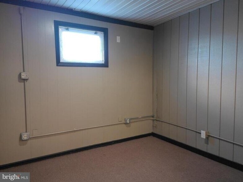 More Photos Of 2 W Market St, Gratz Storefront Retail Residential For Lease