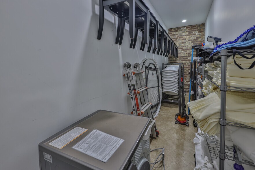 More Photos Of 115 Neal St, Martin General Retail For Sale