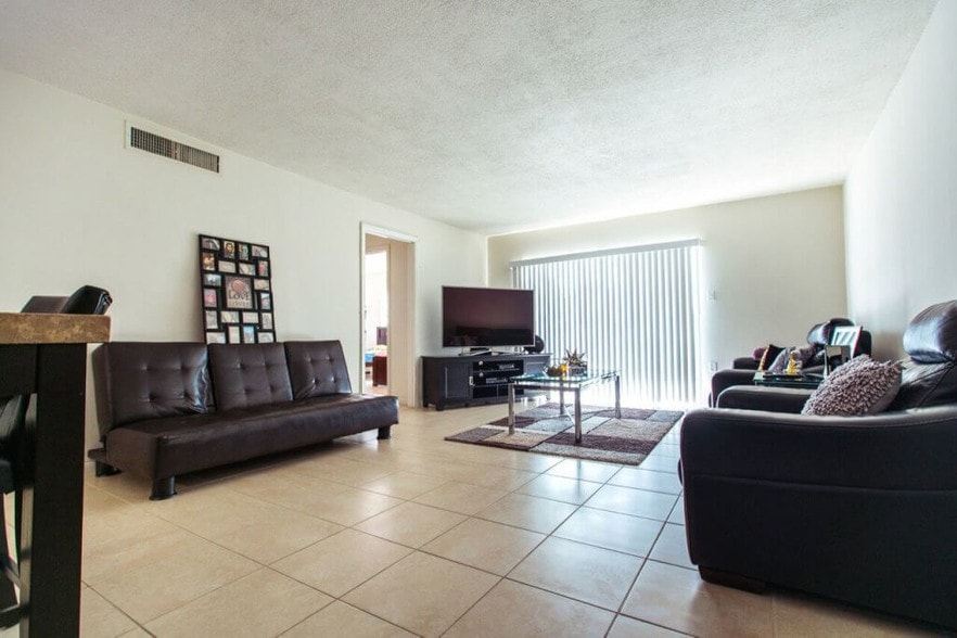 More Photos Of 8445 Springtree Dr, Sunrise Apartments For Sale