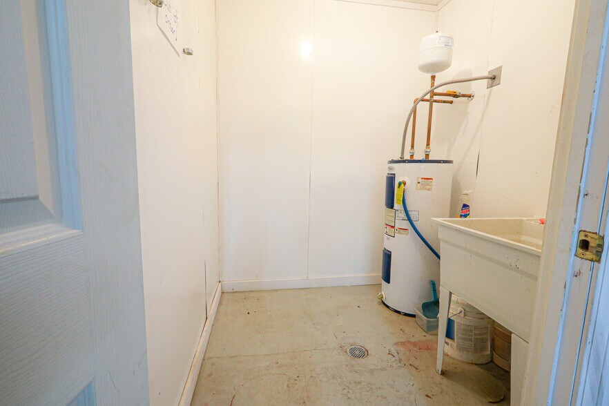 More Photos Of 4307 Highway 270 E, Mount Ida Flex For Sale