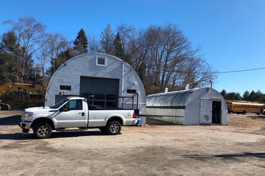 More Photos Of 1360 Baldwin Hill Rd, Gales Ferry Flex For Lease