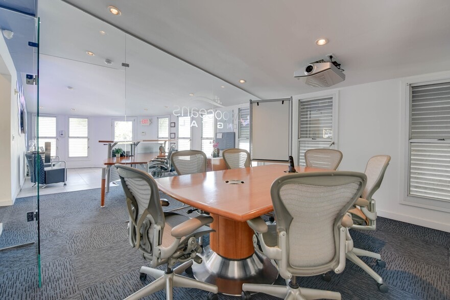 More Photos Of 701 Simonton St, Key West Office For Sale