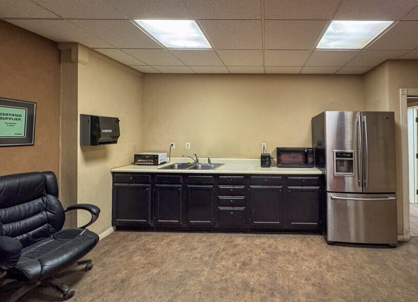 More Photos Of 4000 Technology Park Blvd, Auburn Warehouse For Lease