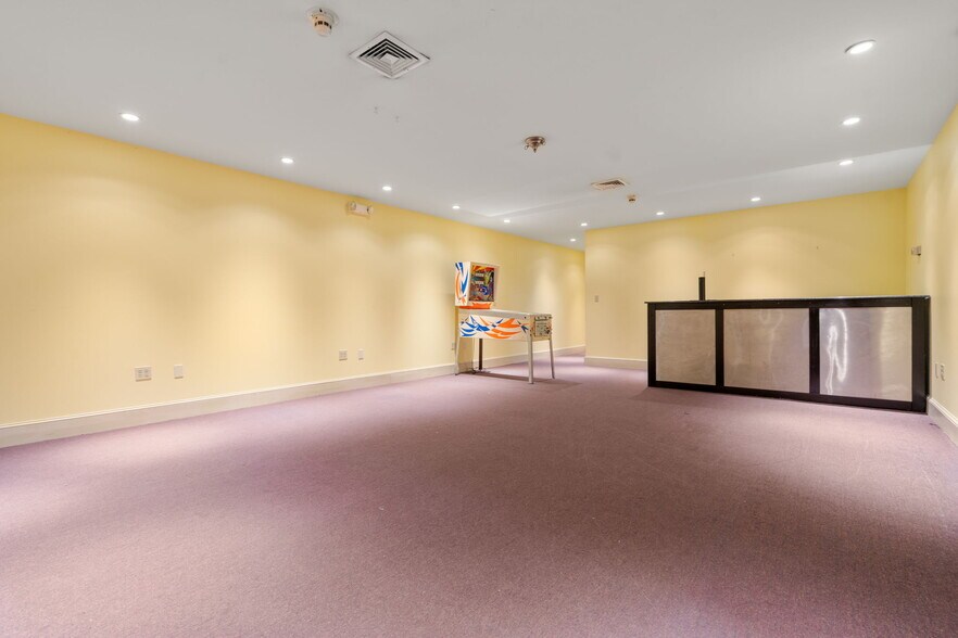 More Photos Of 115 Dummer St, Brookline Flex For Sale