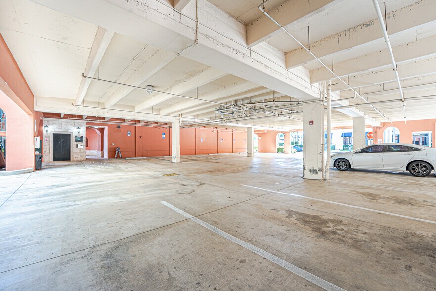 More Photos Of 197 S Federal Hwy, Boca Raton Office For Lease