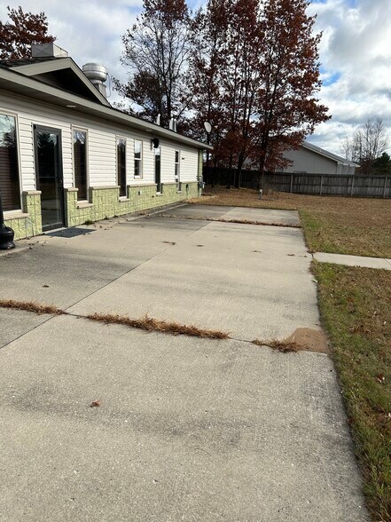 More Photos Of 6141 Co 420 Rd, Gladstone Restaurant For Sale