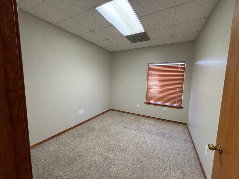 More Photos Of 1510 Santa Fe Dr, Weatherford Medical For Lease