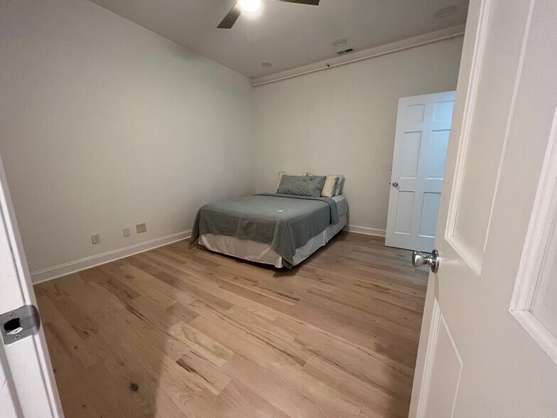 More Photos Of 22 Campbell Ave SE, Roanoke Storefront Retail Residential For Sale