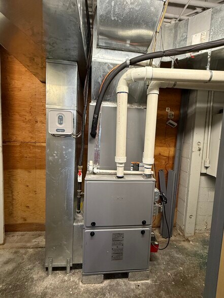 More Photos Of 53 Hancock St, Stratford Manufacturing For Lease