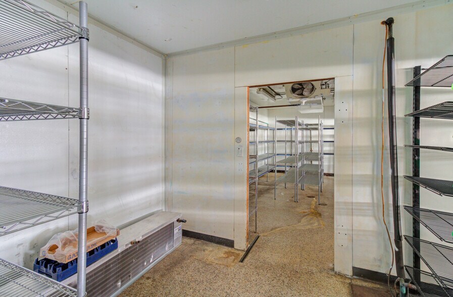 More Photos Of 726 E Lincolnway, Minerva General Retail For Sale