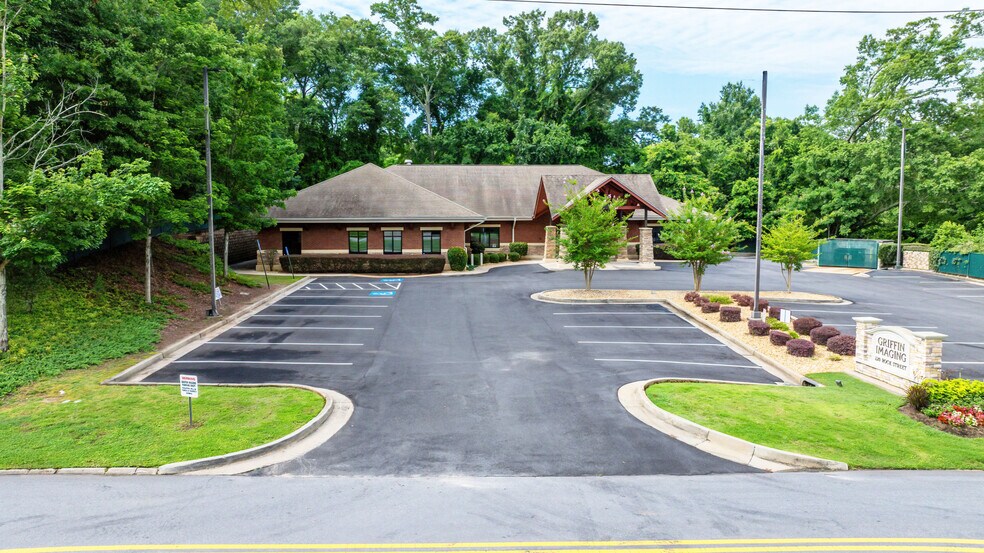 More Photos Of 220 Rock St, Griffin Medical For Sale