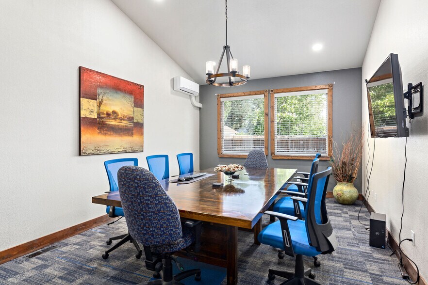 More Photos Of 873 NE 7th St, Grants Pass Medical For Lease