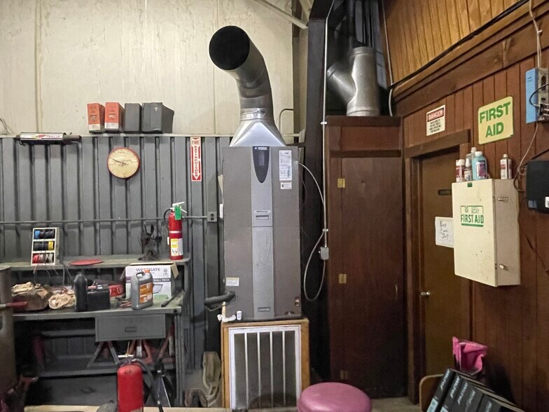 More Photos Of 13110 E 11th St, Tulsa Auto Repair For Sale