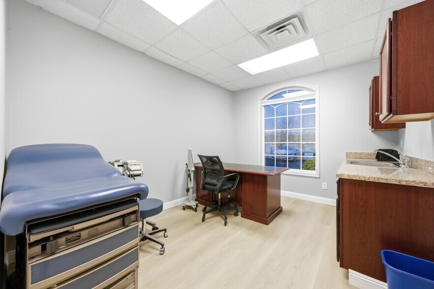 More Photos Of 55 2nd Ave, Brentwood Medical For Lease