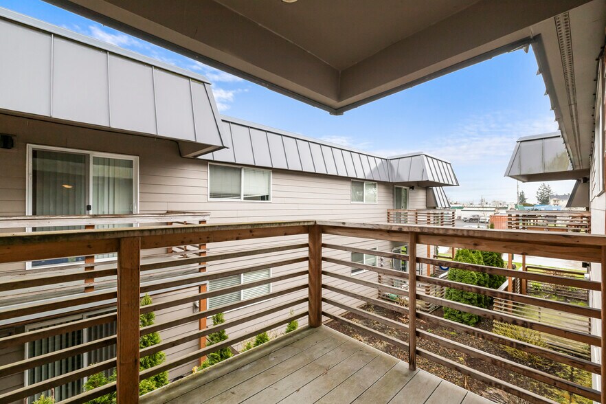 More Photos Of 1570 James St, Woodburn Apartments For Sale
