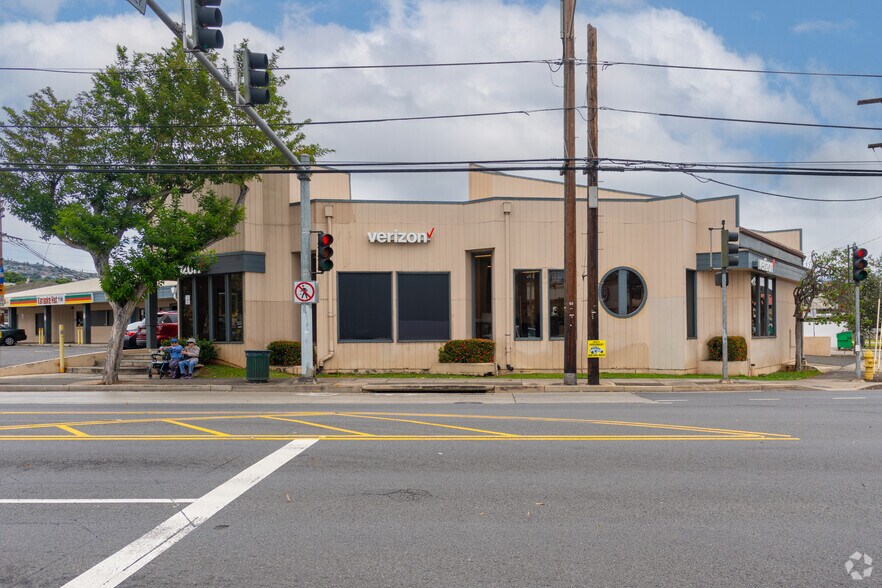 More Photos Of 909 Kapahulu Ave, Honolulu Freestanding For Lease