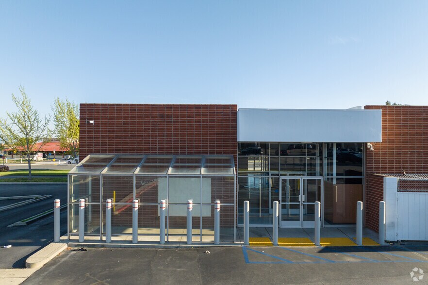 More Photos Of 170 E Base Line Rd, Rialto Bank For Lease