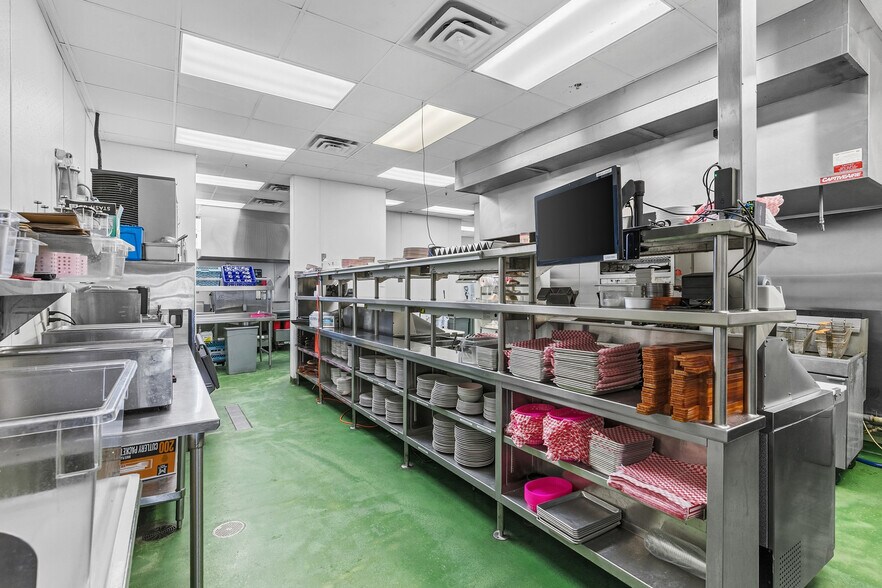 More Photos Of 2501 & 2519 Marshall St NE, Minneapolis Restaurant For Sale