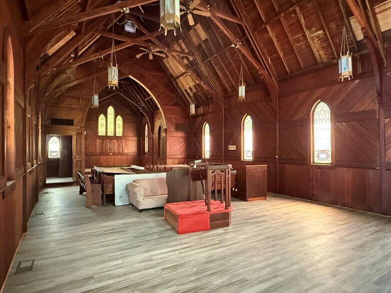 More Photos Of 18-20 E Pleasant St, Avon Park Religious Facility For Sale