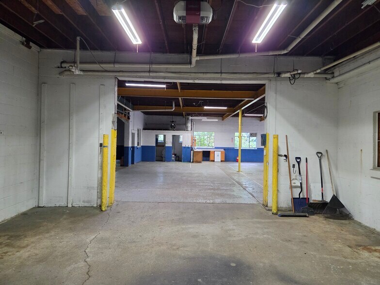More Photos Of 536 Oak St, Ferrysburg Industrial For Sale