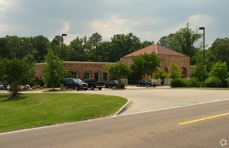 More Photos Of 571 Beasley Rd, Jackson Medical For Lease