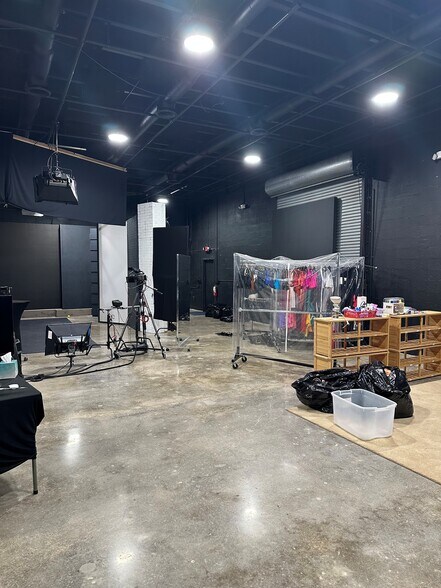More Photos Of 3055-3075 SW 28th St, Miami Warehouse For Sale