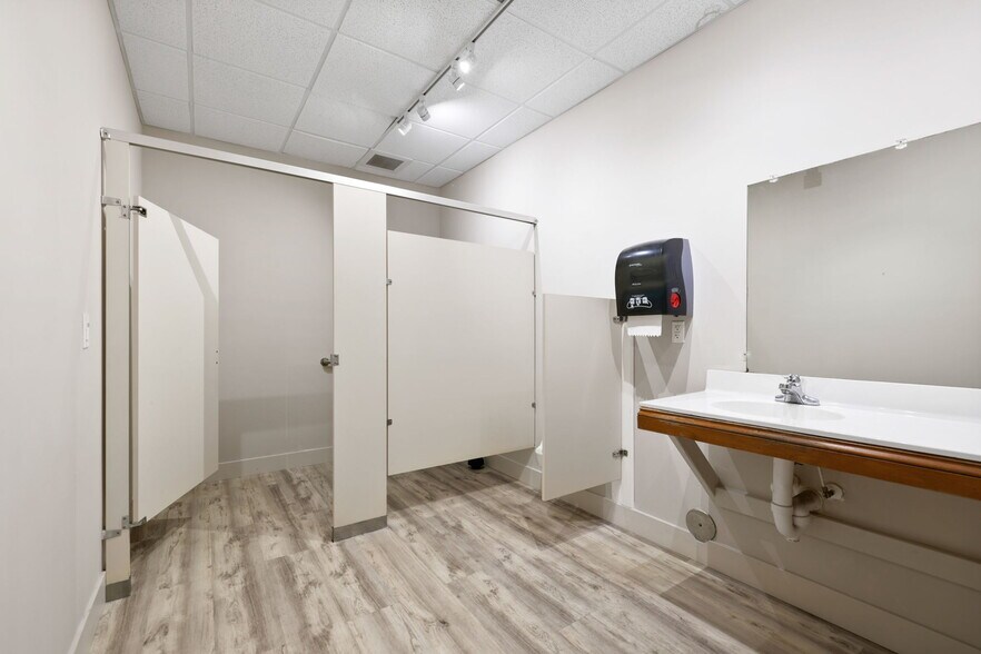 More Photos Of 110 Commercial Blvd, Flat Rock Manufacturing For Sale