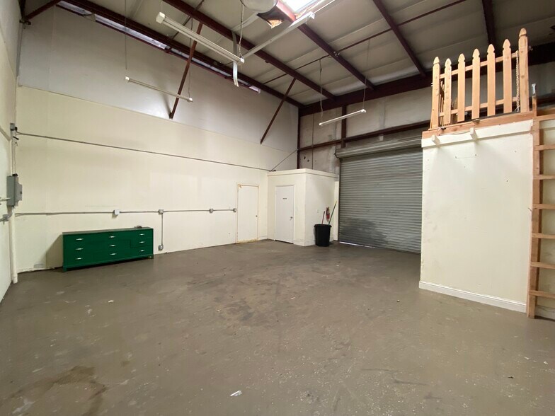 More Photos Of 266 Button Ave, Manteca Warehouse For Lease