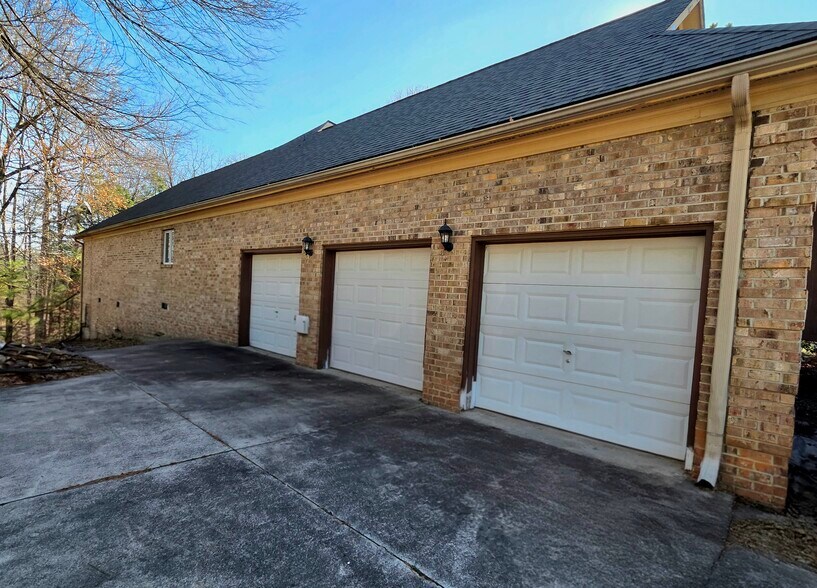 More Photos Of 113 Quiet Cove, Mooresville Office For Lease