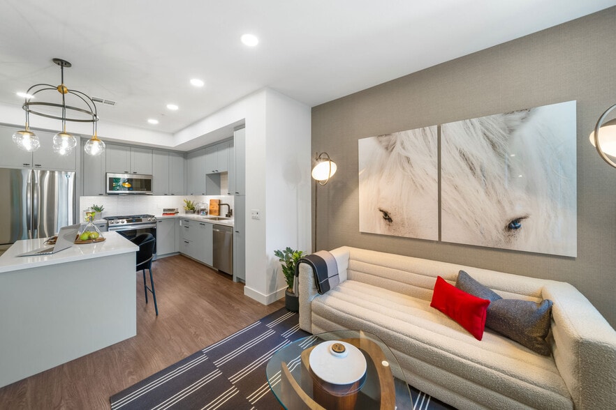 More Photos Of 585 Anton Blvd, Costa Mesa Apartments For Lease