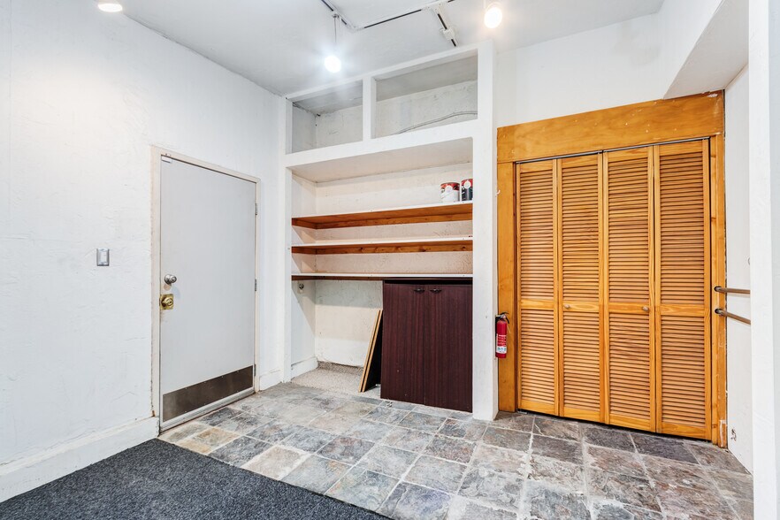 More Photos Of 8642 Venice Blvd, Los Angeles Office Residential For Sale